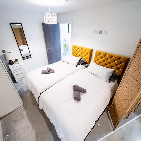 Bv Spacious 1-Bedroom Apartment Close To Town Center - Sleeps 6 Bradford  Dış mekan fotoğraf