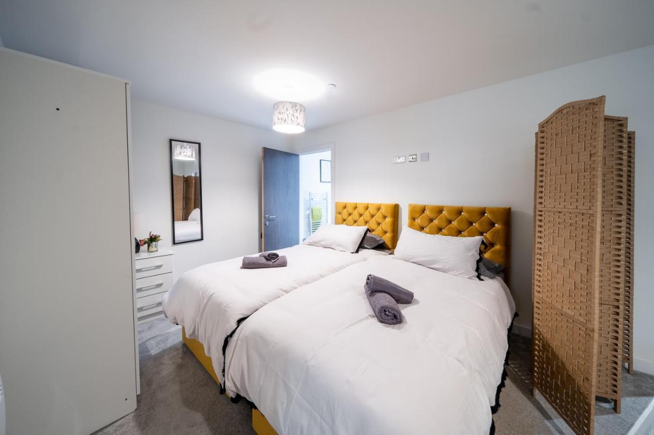 Bv Spacious 1-Bedroom Apartment Close To Town Center - Sleeps 6 Bradford  Dış mekan fotoğraf