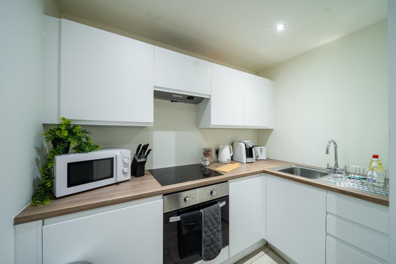 Bv Spacious 1-Bedroom Apartment Close To Town Center - Sleeps 6 Bradford  Dış mekan fotoğraf