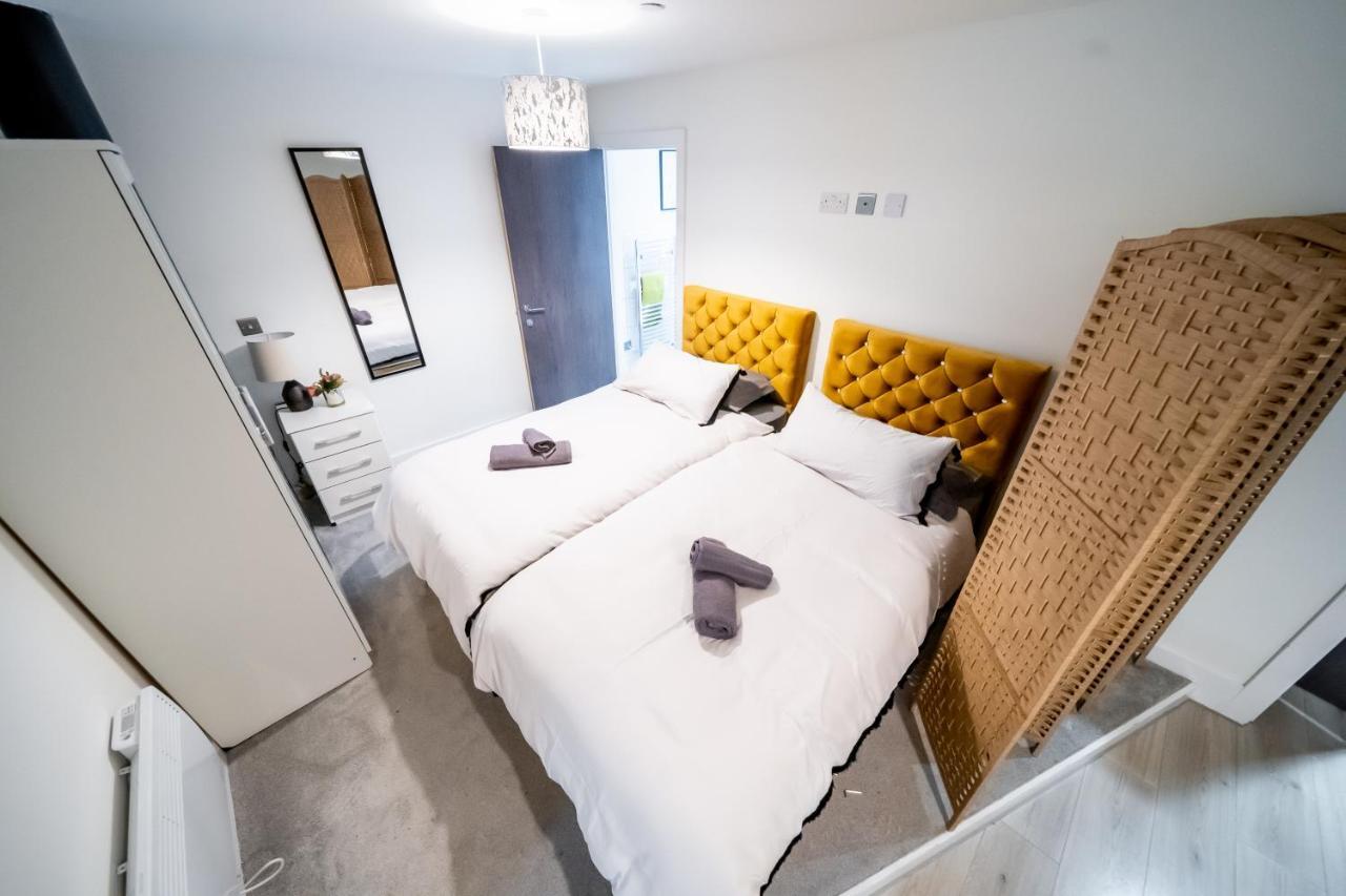 Bv Spacious 1-Bedroom Apartment Close To Town Center - Sleeps 6 Bradford  Dış mekan fotoğraf