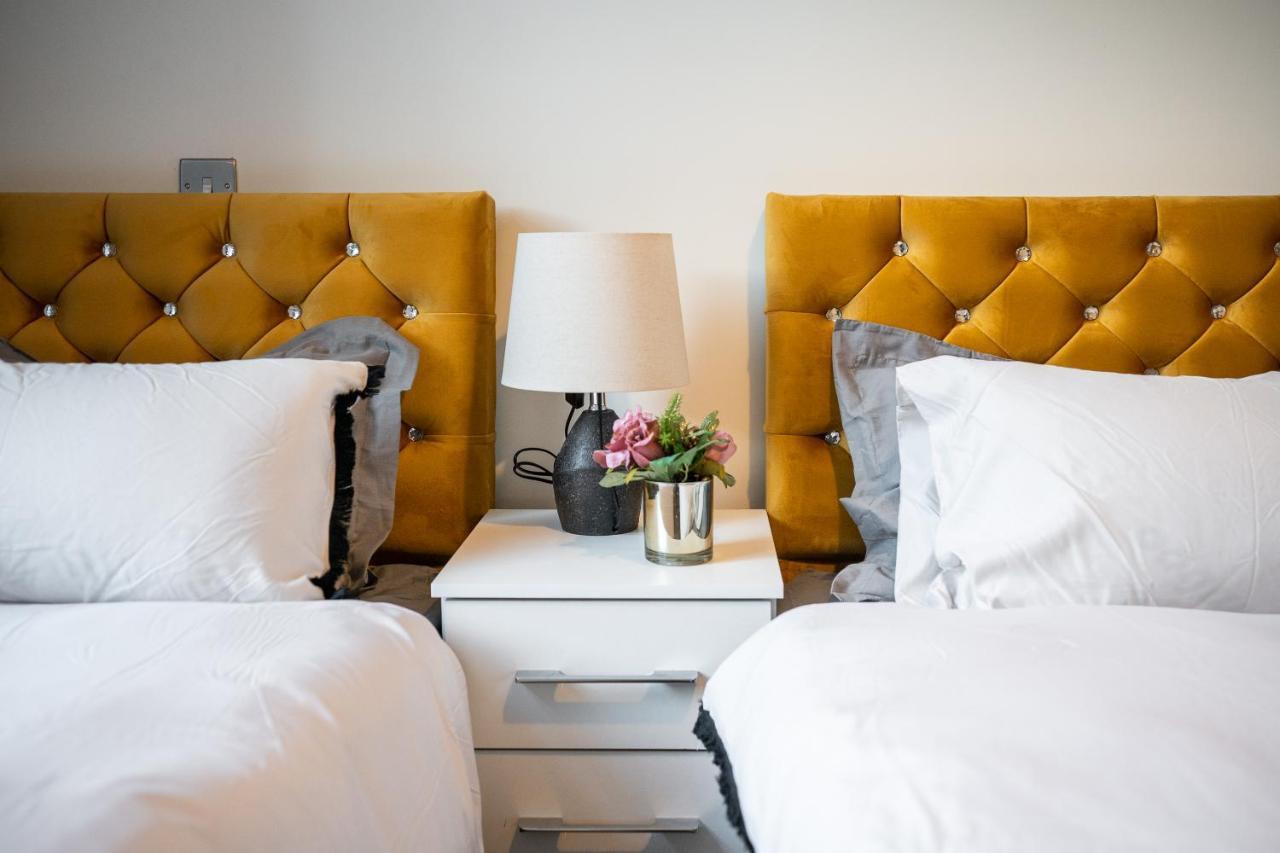 Bv Spacious 1-Bedroom Apartment Close To Town Center - Sleeps 6 Bradford  Dış mekan fotoğraf