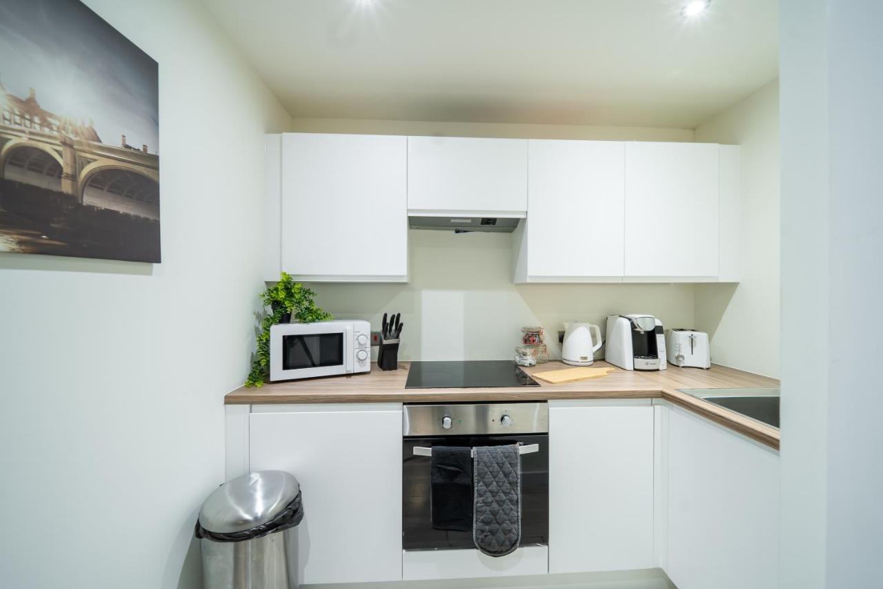 Bv Spacious 1-Bedroom Apartment Close To Town Center - Sleeps 6 Bradford  Dış mekan fotoğraf