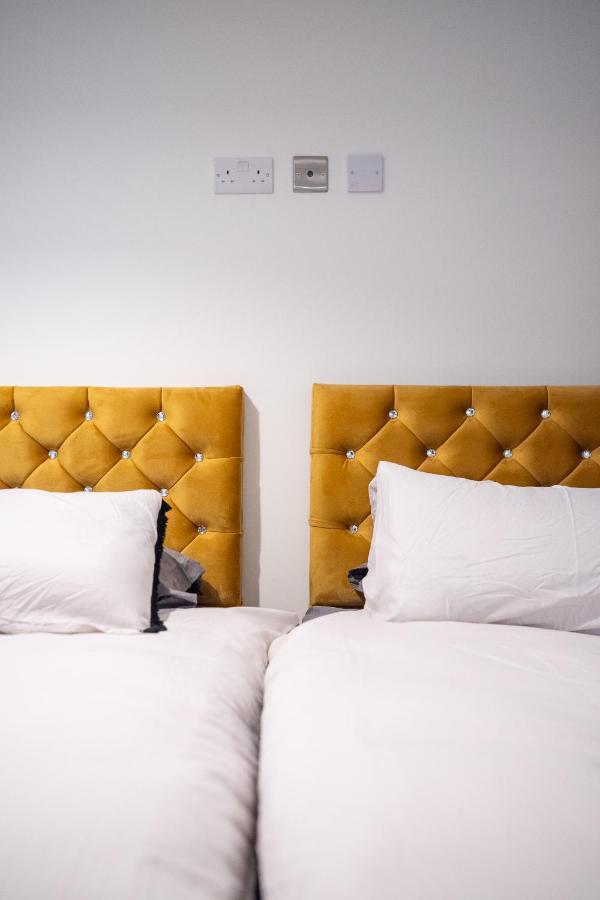 Bv Spacious 1-Bedroom Apartment Close To Town Center - Sleeps 6 Bradford  Dış mekan fotoğraf
